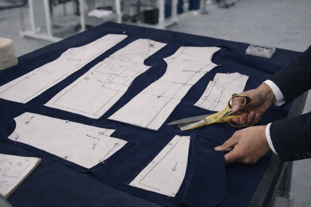 Schnitte und Passformen für Corporate Fashion in Luftfahrt und Nahverkehr bei der Entwicklung von Uniformen.